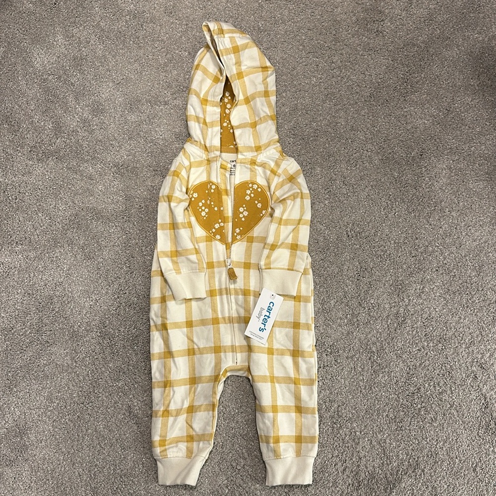 NWT Carter's Baby long sleeve Onesie - 6m - Mustard yellow-white with heart